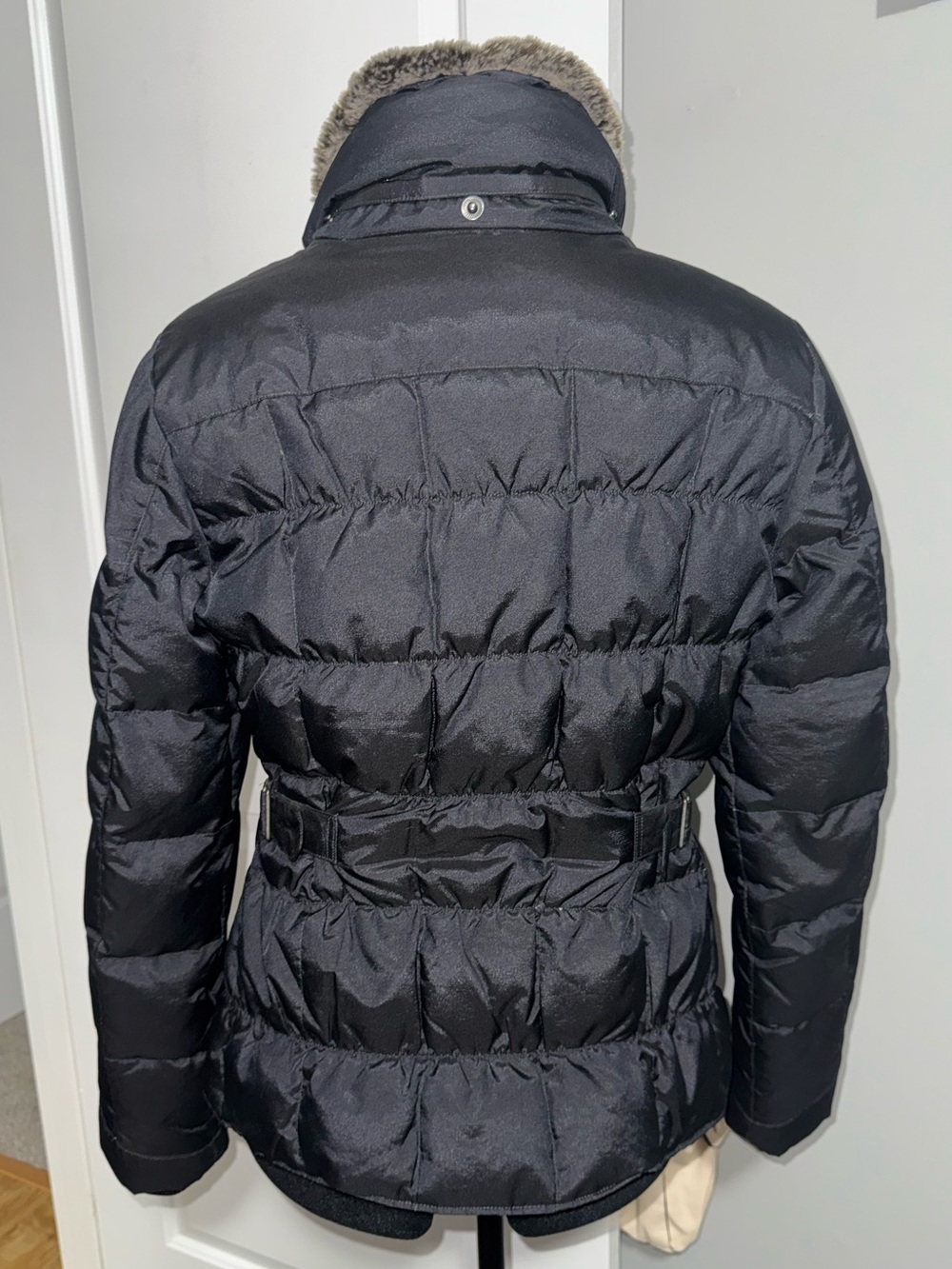 Eddie Bauer Black Quilted Puffer Jacket with removable Faux-Fur Hood Trim - Picture 4 of 7